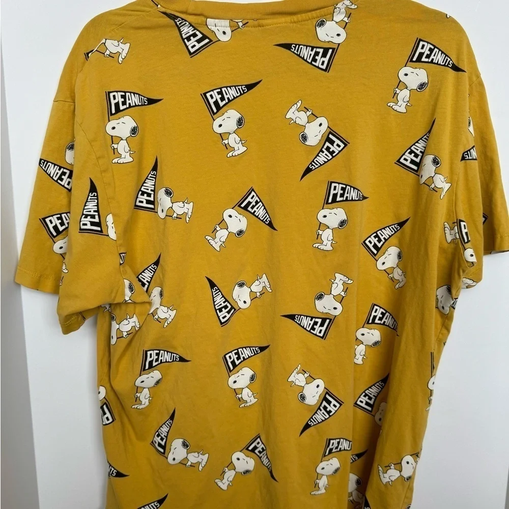 H&M peanuts crew neck T shirt woman’s Large